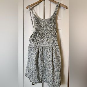 Size M Women’s Dress.